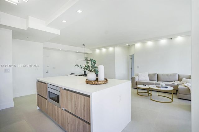 19101 Mystic Pointe Dr 111, Aventura, FL 33180