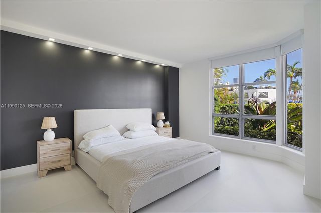 19101 Mystic Pointe Dr 111, Aventura, FL 33180