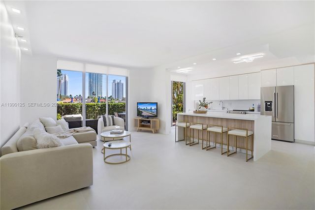 19101 Mystic Pointe Dr 111, Aventura, FL 33180