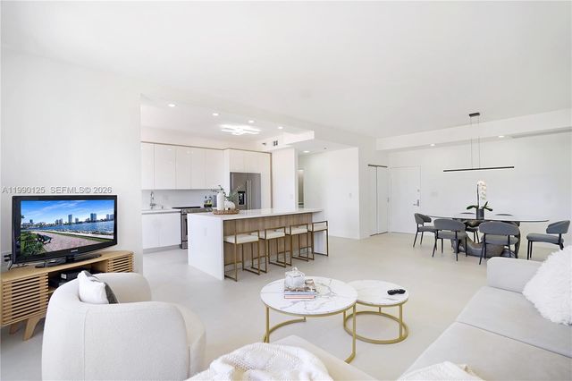 19101 Mystic Pointe Dr 111, Aventura, FL 33180