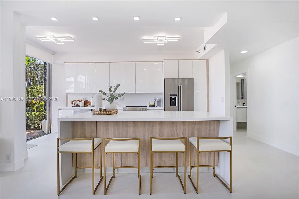 19101 Mystic Pointe Dr 111, Aventura, FL 33180