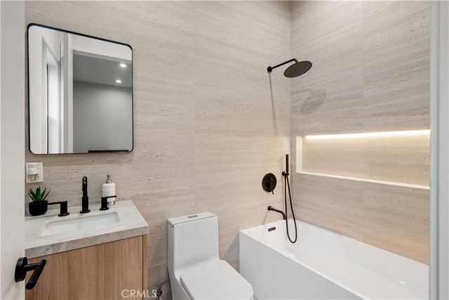 18023 Tiara, Encino, CA 91316