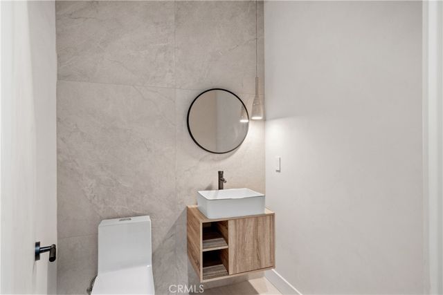18023 Tiara, Encino, CA 91316