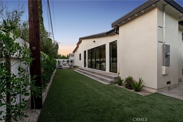 18023 Tiara, Encino, CA 91316