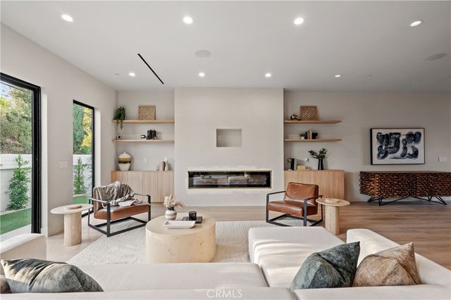 18023 Tiara, Encino, CA 91316