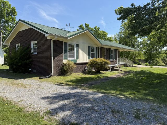 2119 Stevens Dr, Westmoreland, TN 37186