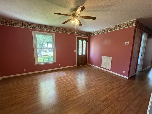 2119 Stevens Dr, Westmoreland, TN 37186