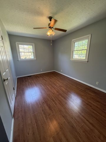 2119 Stevens Dr, Westmoreland, TN 37186