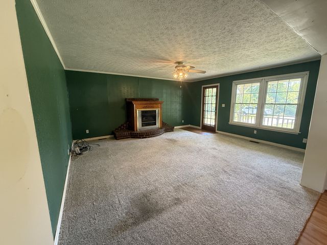 2119 Stevens Dr, Westmoreland, TN 37186