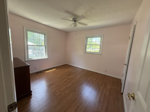 2119 Stevens Dr, Westmoreland, TN 37186