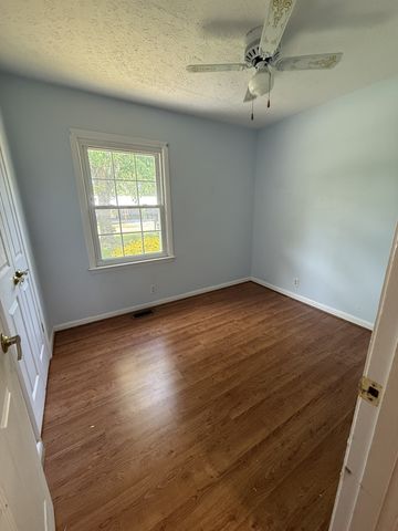 2119 Stevens Dr, Westmoreland, TN 37186