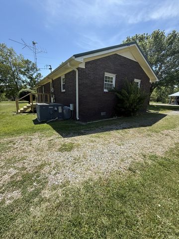 2119 Stevens Dr, Westmoreland, TN 37186