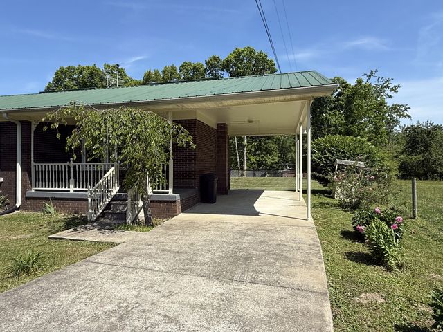 2119 Stevens Dr, Westmoreland, TN 37186