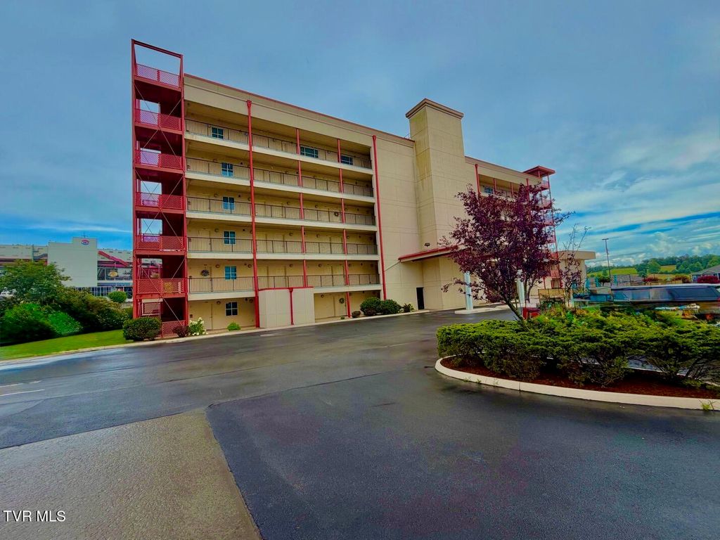 120 Raceday Center Drive Unit 108, Bristol, TN 37620