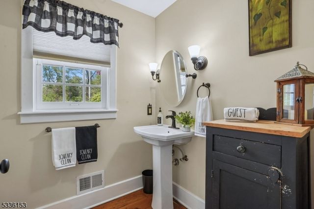 70 Pleasant Run Rd, Readington Twp., NJ 08822
