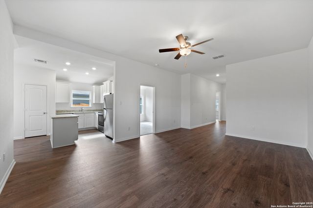 16177 Farmer, Lytle, TX 78052
