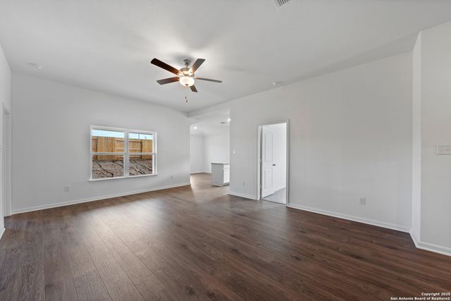 16177 Farmer, Lytle, TX 78052