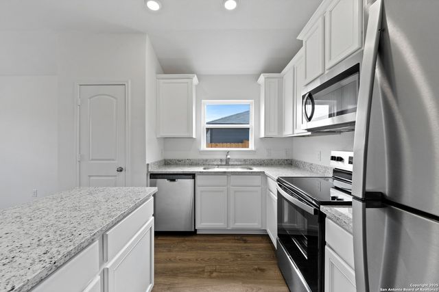16177 Farmer, Lytle, TX 78052