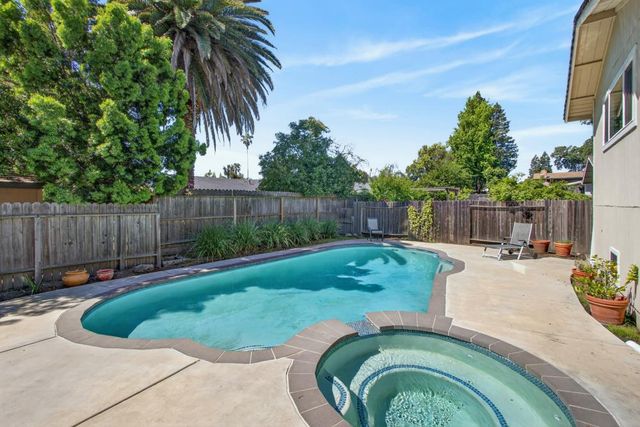 238 Jennifer Cir, Roseville, CA 95678