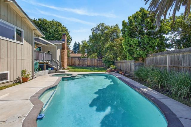 238 Jennifer Cir, Roseville, CA 95678