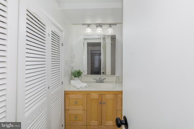 4443 GREENWICH PKWY NW, Washington, DC 20007
