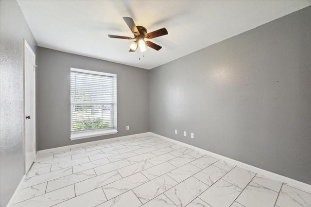 2107 Kingsway Drive, League City, TX 77573