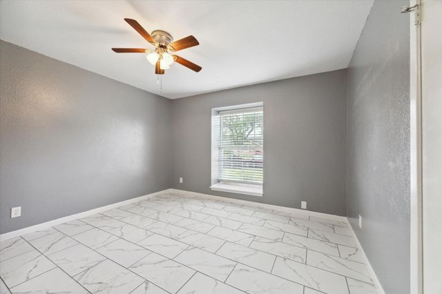 2107 Kingsway Drive, League City, TX 77573