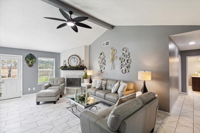 2107 Kingsway Drive, League City, TX 77573