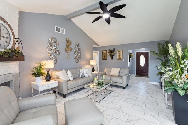 2107 Kingsway Drive, League City, TX 77573