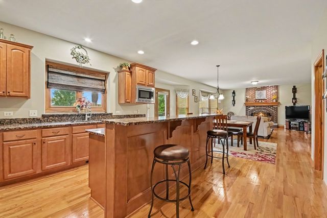 176 Amherst Circle, Oswego, IL 60543
