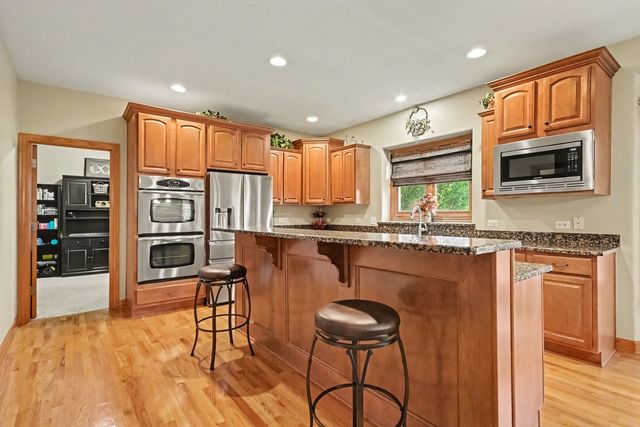 176 Amherst Circle, Oswego, IL 60543