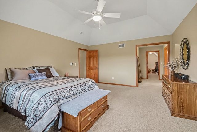 176 Amherst Circle, Oswego, IL 60543