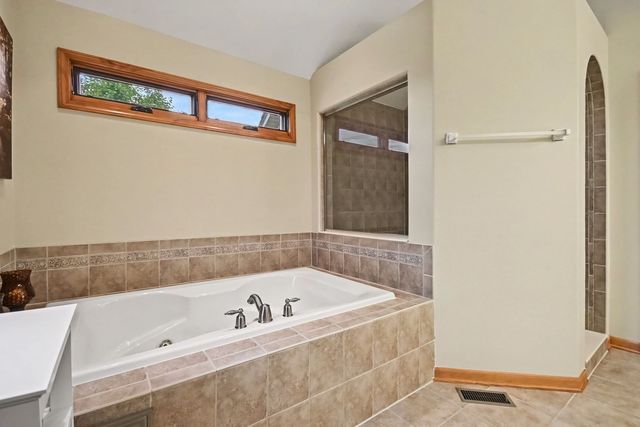 176 Amherst Circle, Oswego, IL 60543