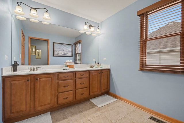 176 Amherst Circle, Oswego, IL 60543