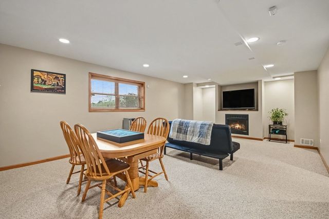 176 Amherst Circle, Oswego, IL 60543
