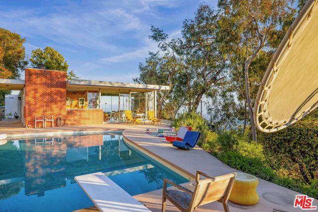 1531 N Tigertail Road, Los Angeles, CA 90049