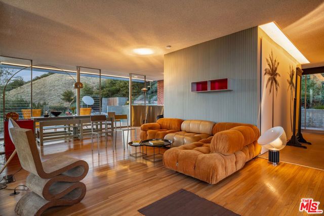 1531 N Tigertail Road, Los Angeles, CA 90049