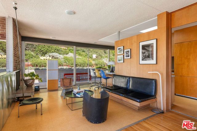 1531 N Tigertail Road, Los Angeles, CA 90049