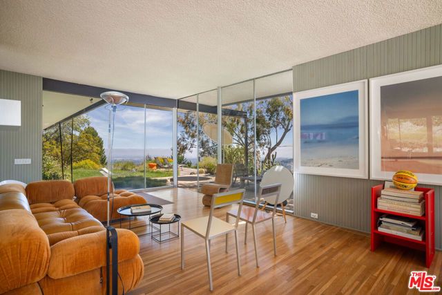 1531 N Tigertail Road, Los Angeles, CA 90049