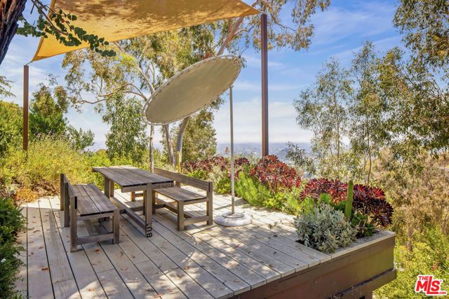 1531 N Tigertail Road, Los Angeles, CA 90049
