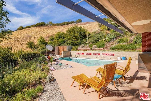 1531 N Tigertail Road, Los Angeles, CA 90049