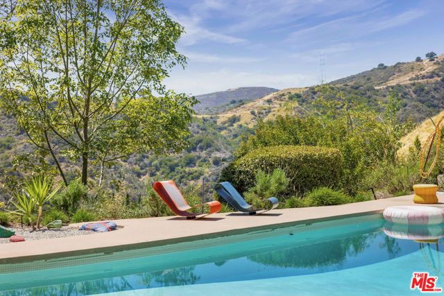 1531 N Tigertail Road, Los Angeles, CA 90049