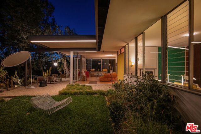 1531 N Tigertail Road, Los Angeles, CA 90049