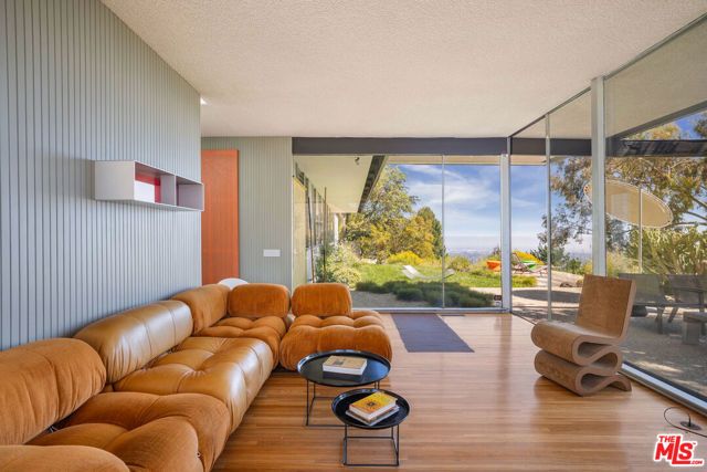 1531 N Tigertail Road, Los Angeles, CA 90049