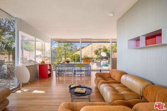 1531 N Tigertail Road, Los Angeles, CA 90049