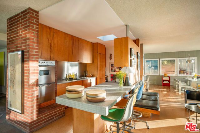 1531 N Tigertail Road, Los Angeles, CA 90049