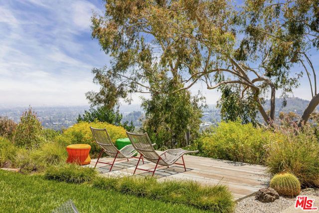 1531 N Tigertail Road, Los Angeles, CA 90049