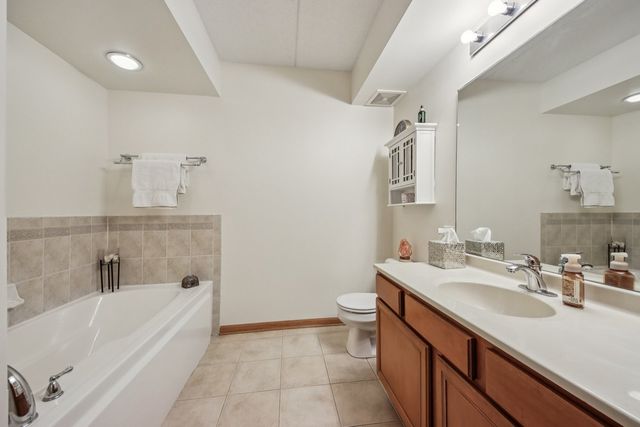 8727 W Bryn Mawr Avenue 307, Chicago, IL 60631