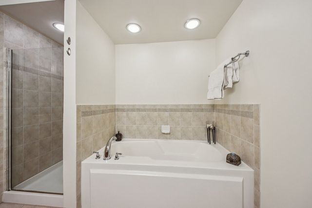 8727 W Bryn Mawr Avenue 307, Chicago, IL 60631