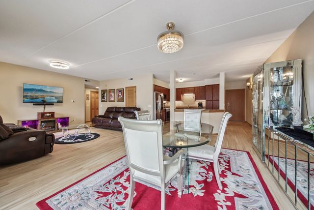 8727 W Bryn Mawr Avenue 307, Chicago, IL 60631